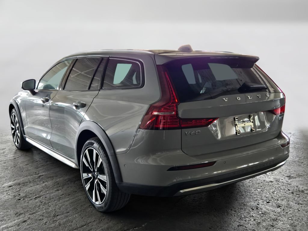 New 2026 Volvo V60 B5 Cross Country Ultra w/ Climate Package AWD/4WD image 3