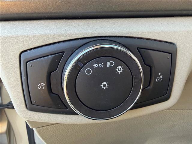 Used 2019 Ford Fusion SE FWD image 11