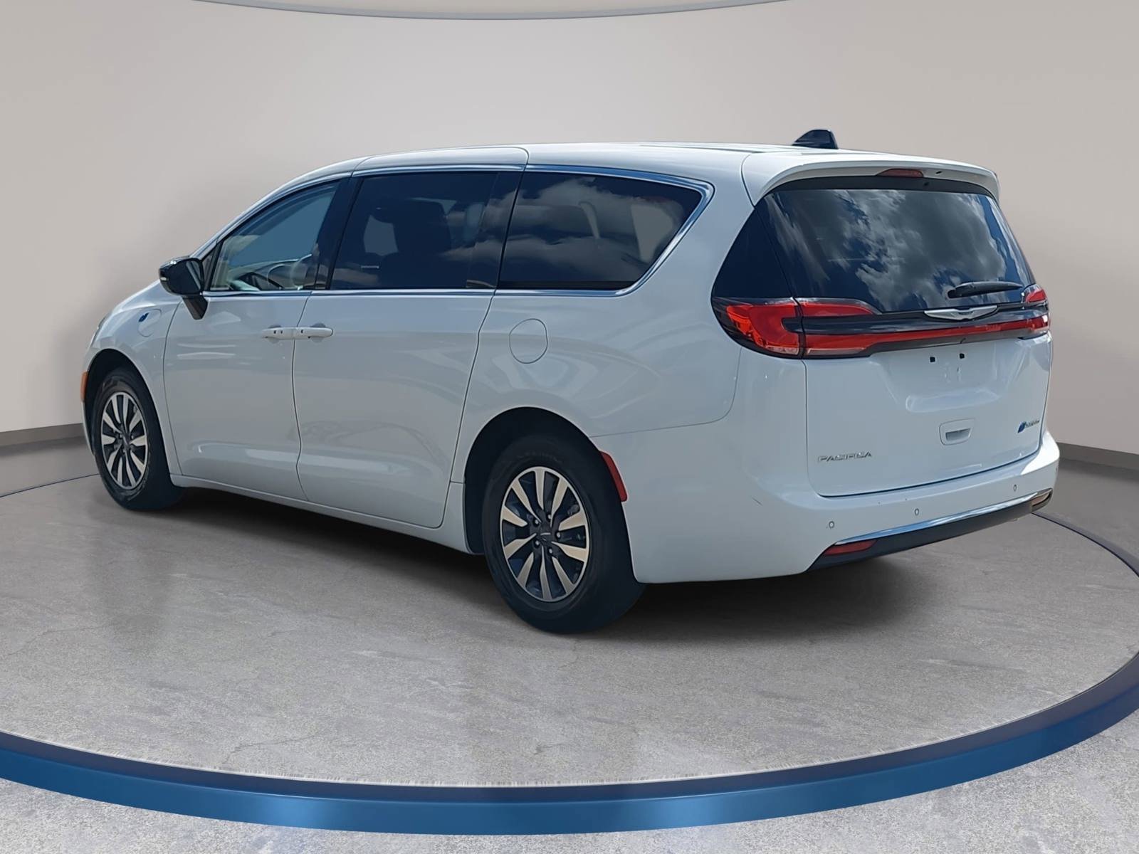 Used 2024 Chrysler Pacifica Select image 7