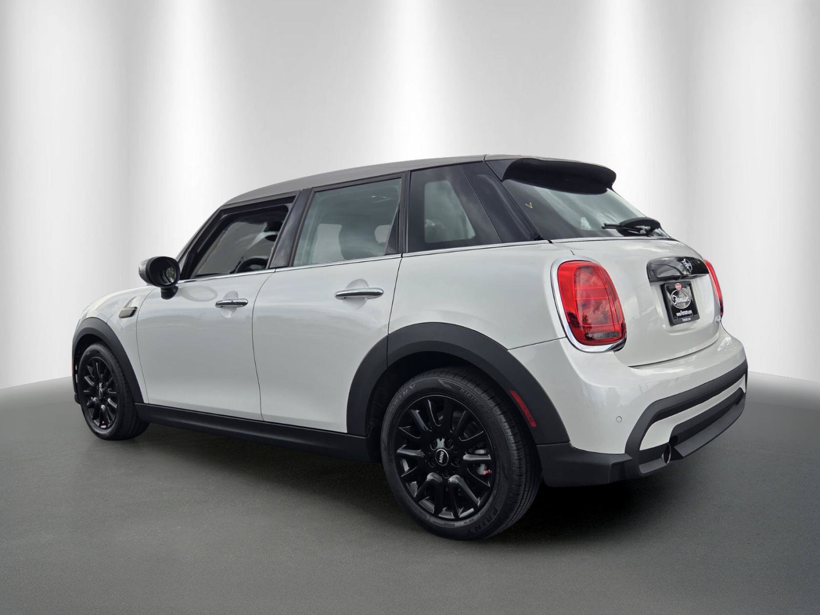 Used 2024 MINI Cooper 4-Door Hardtop FWD image 5