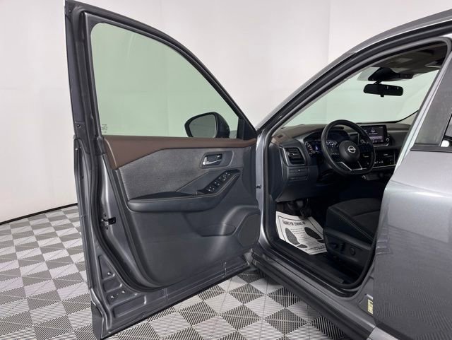 Used 2022 Nissan Rogue SV FWD image 18