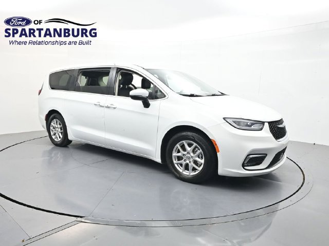 Used 2023 Chrysler Pacifica Touring-L FWD 360° Tour