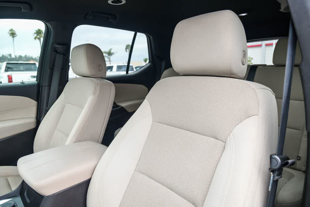 Used 2022 Chevrolet Traverse LS FWD image 17