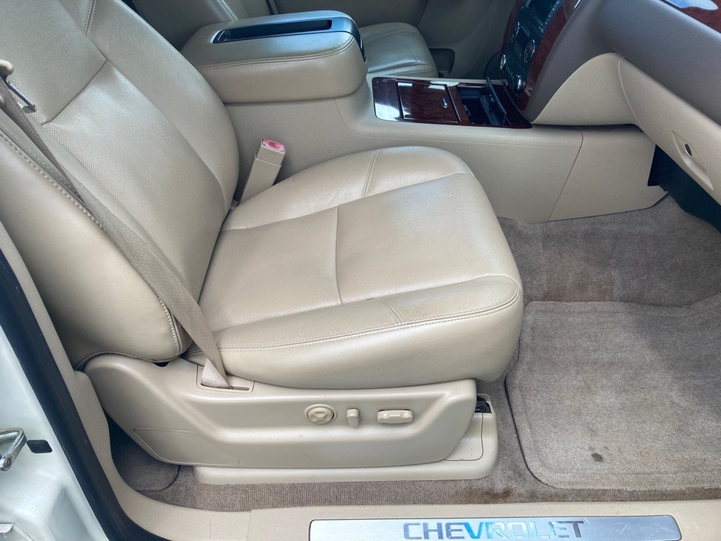 Used 2011 Chevrolet Suburban LTZ RWD image 18
