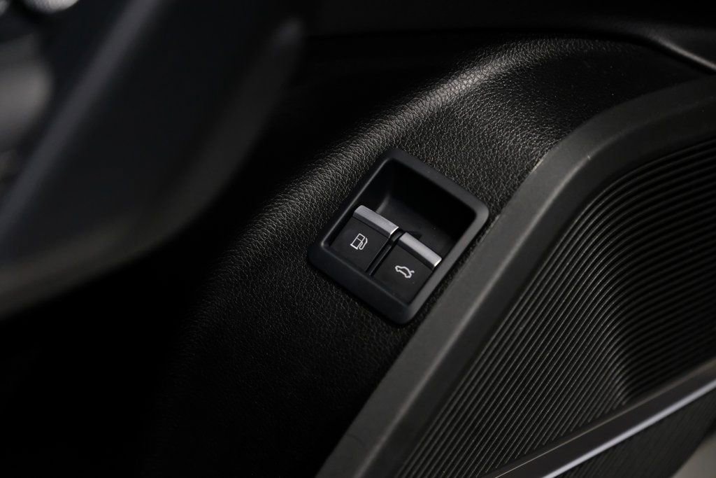 Used 2024 Audi Q5 e Prestige w/ Prestige Package image 31