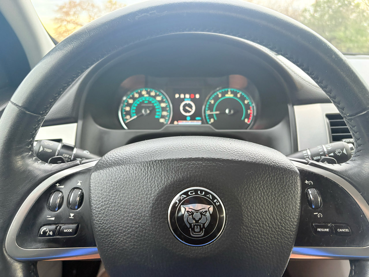 Used 2015 Jaguar XF Premium image 50