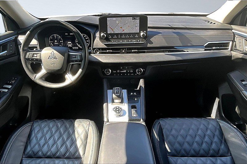 Used 2023 Mitsubishi Outlander SEL image 18