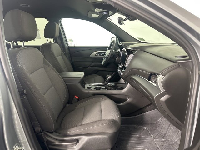 Used 2023 Chevrolet Traverse LT w/ Rear Camera Mirror Package image 14