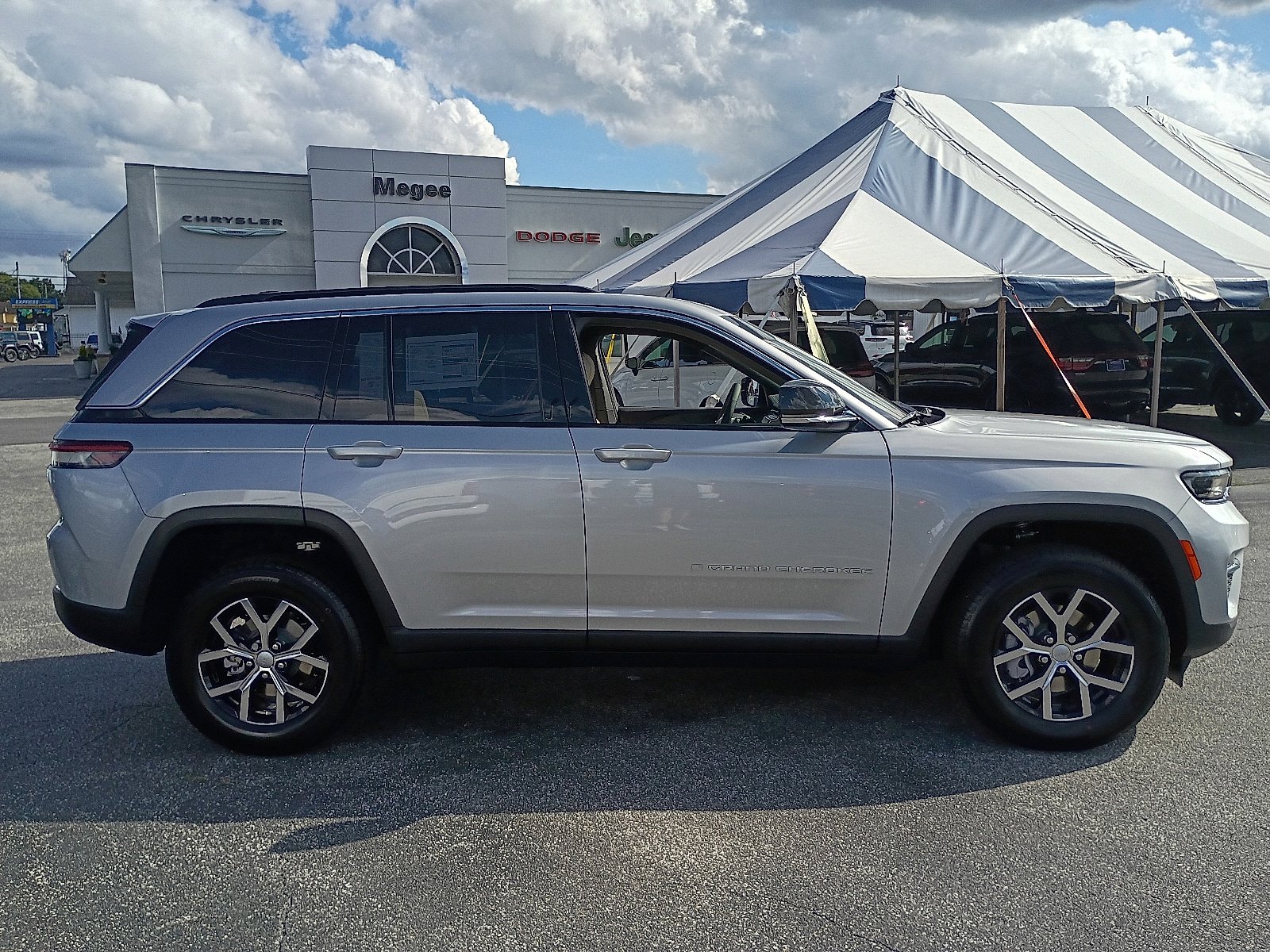 New 2025 Jeep Grand Cherokee Limited AWD/4WD image 7