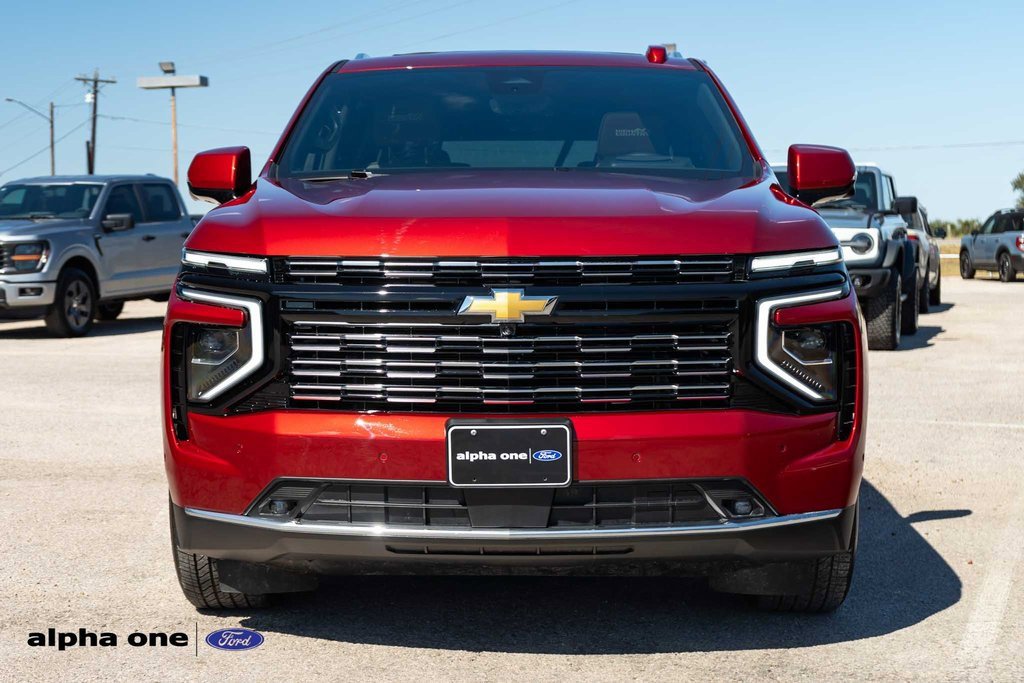 Used 2025 Chevrolet Suburban High Country image 2