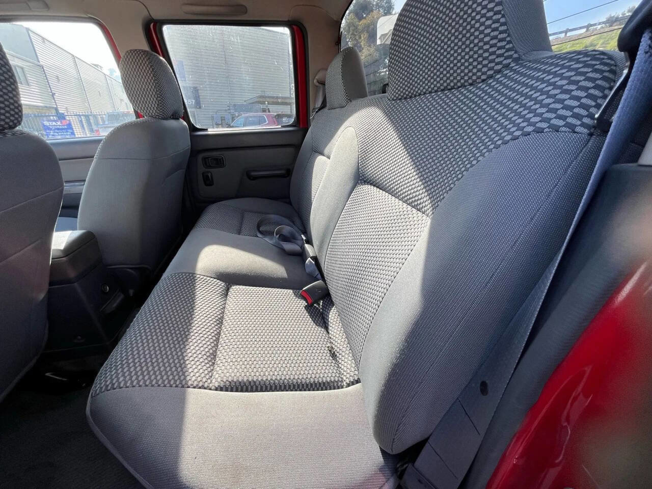 Used 2002 Nissan Frontier SE image 23