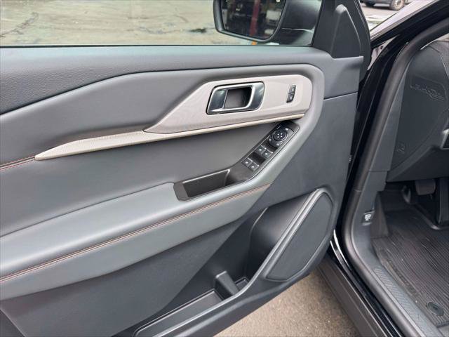 Used 2026 Ford Explorer Active AWD/4WD image 17