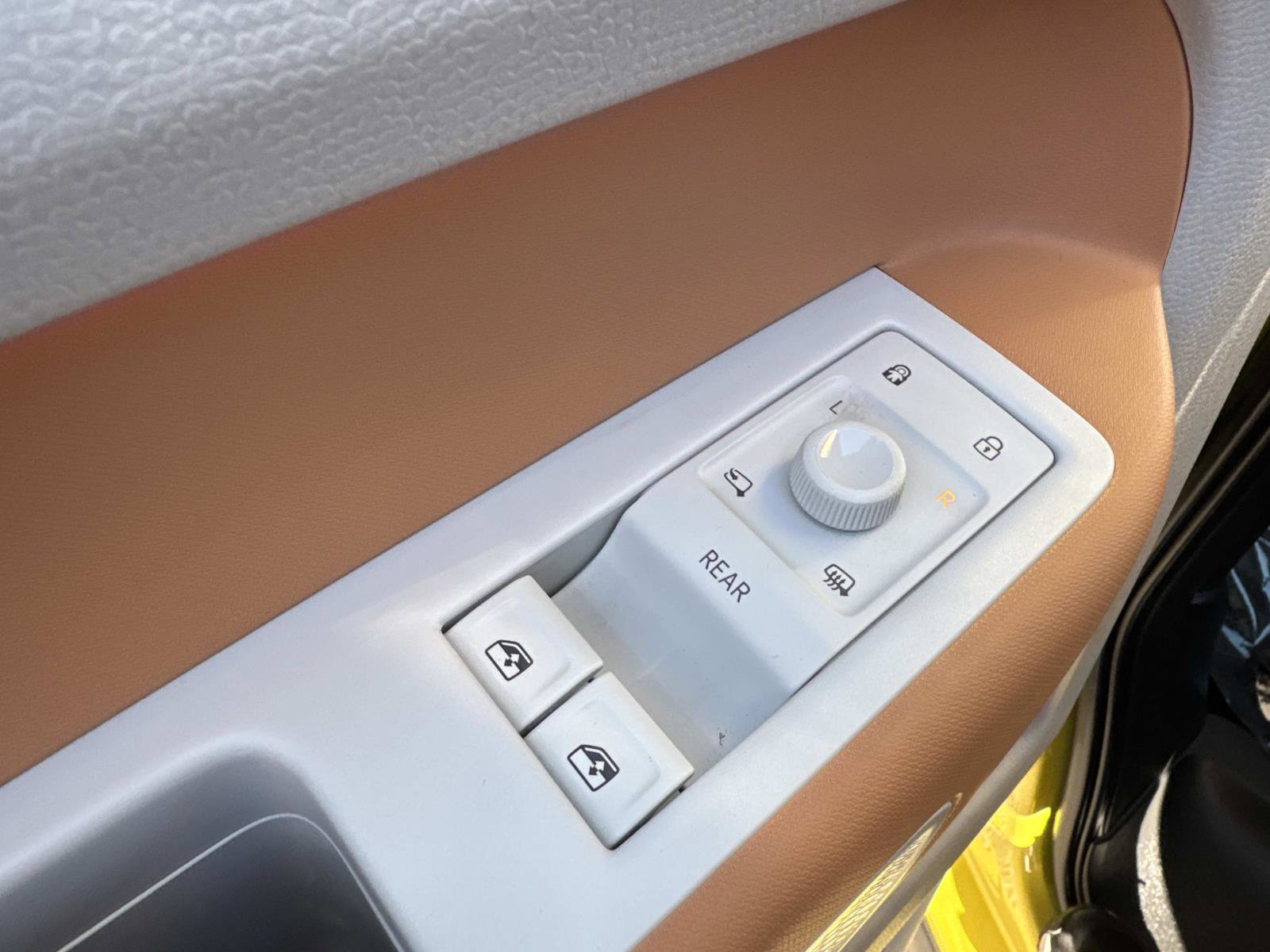 Used 2025 Volkswagen ID. Buzz 1st Edition image 22