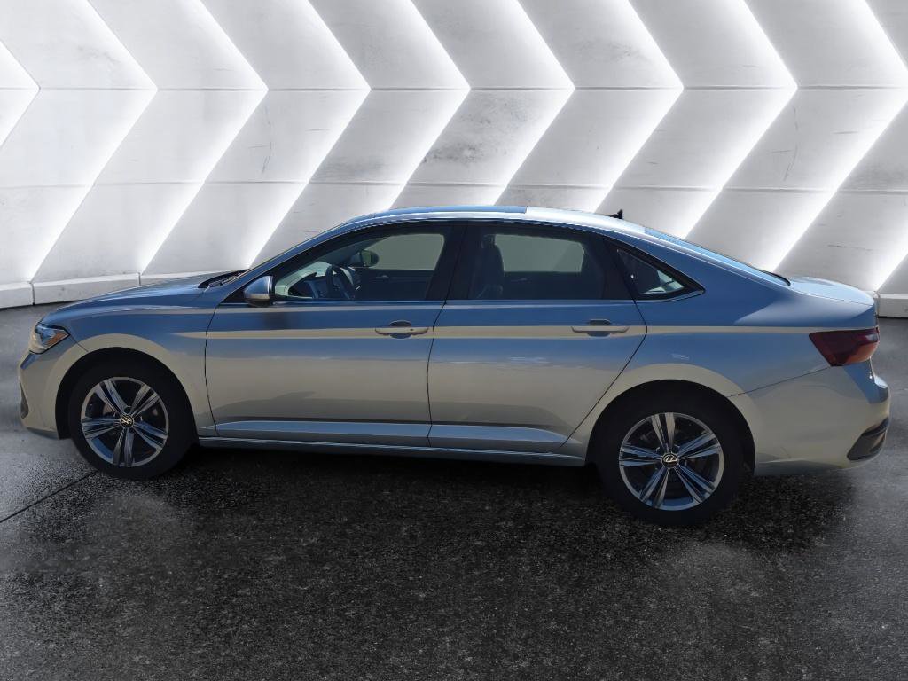 Used 2024 Volkswagen Jetta SE w/ Panoramic Sunroof Package FWD image 8