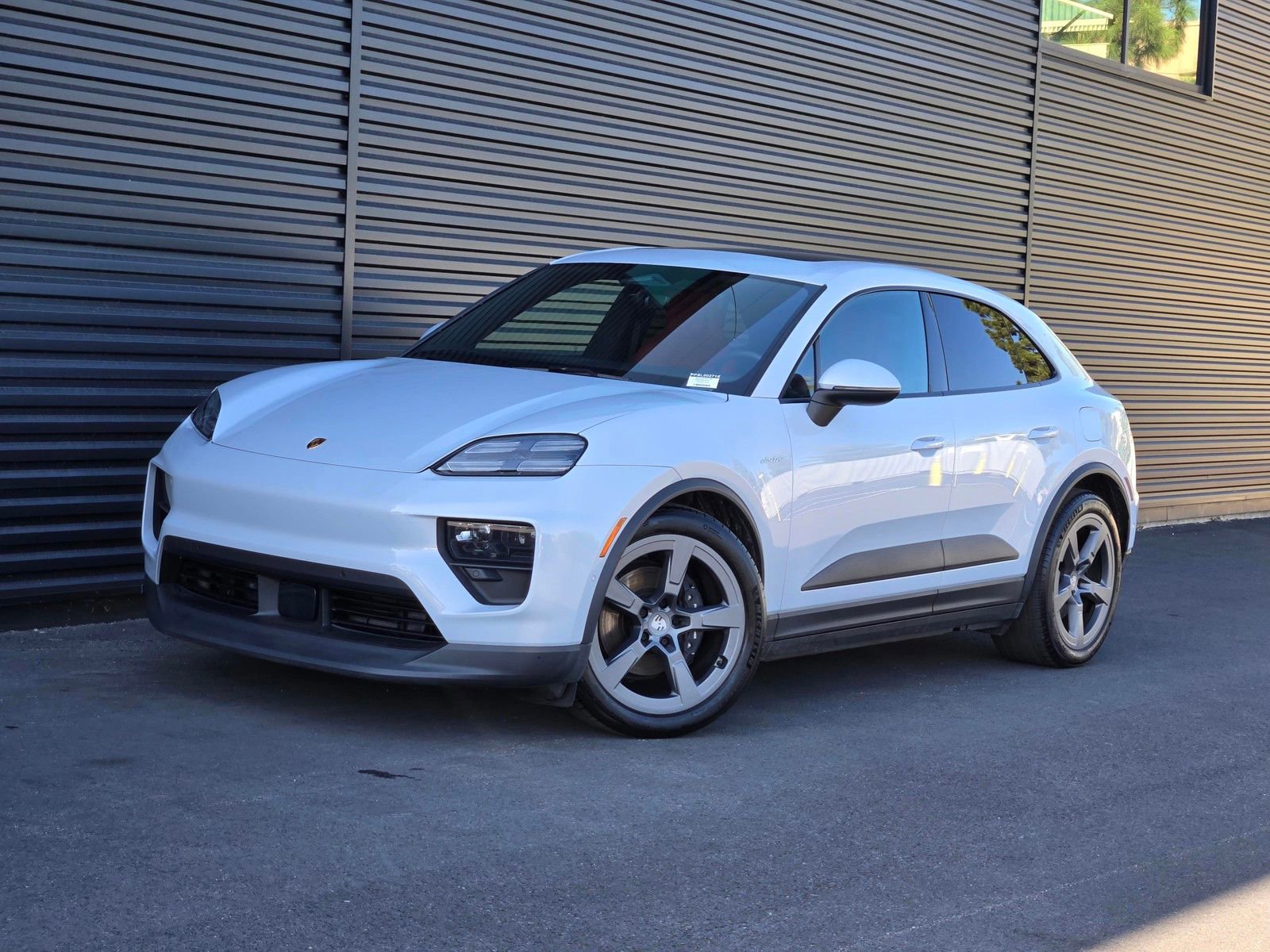 Certified 2025 Porsche Macan 4 Electric AWD/4WD image 1