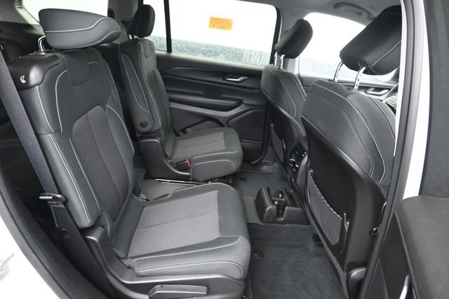 Used 2023 Jeep Grand Cherokee L Laredo AWD/4WD image 7
