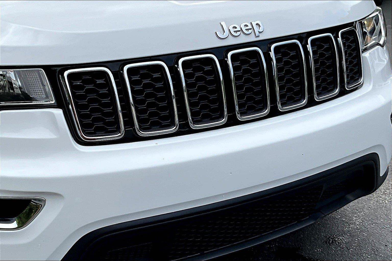 Used 2021 Jeep Grand Cherokee Laredo AWD/4WD image 29