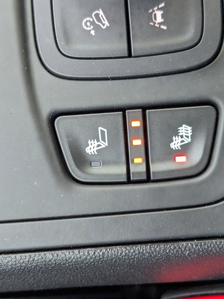 Used 2023 GMC Terrain SLE w/ Driver Convenience Package image 22