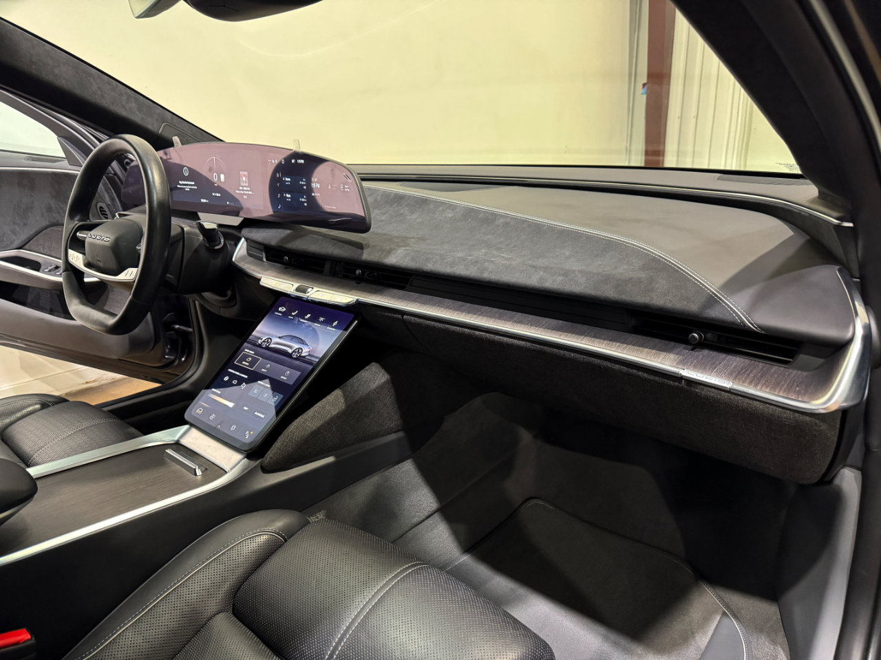 Used 2022 Lucid Air Grand Touring image 10