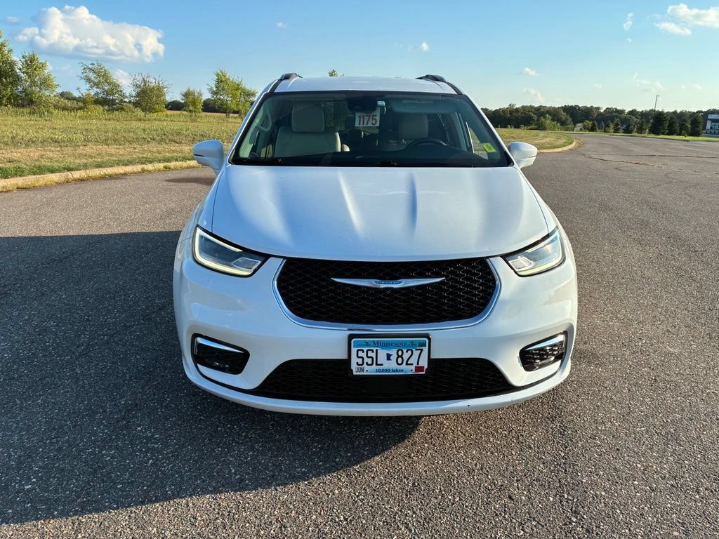 Used 2021 Chrysler Pacifica Touring-L FWD image 3