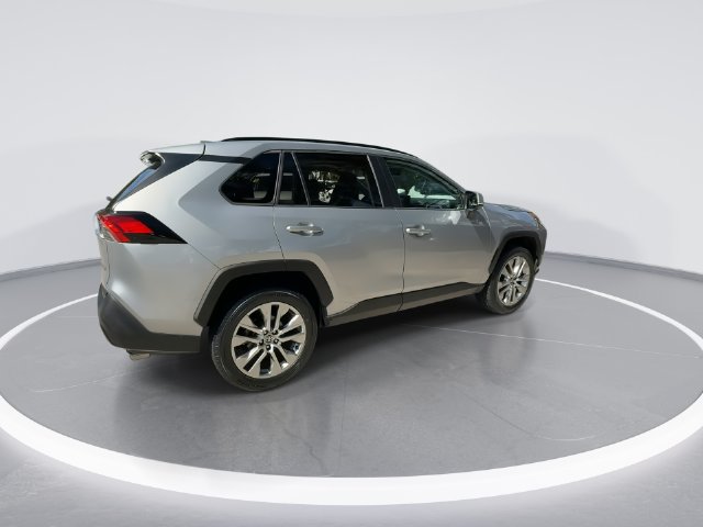Used 2021 Toyota RAV4 XLE Premium FWD image 9