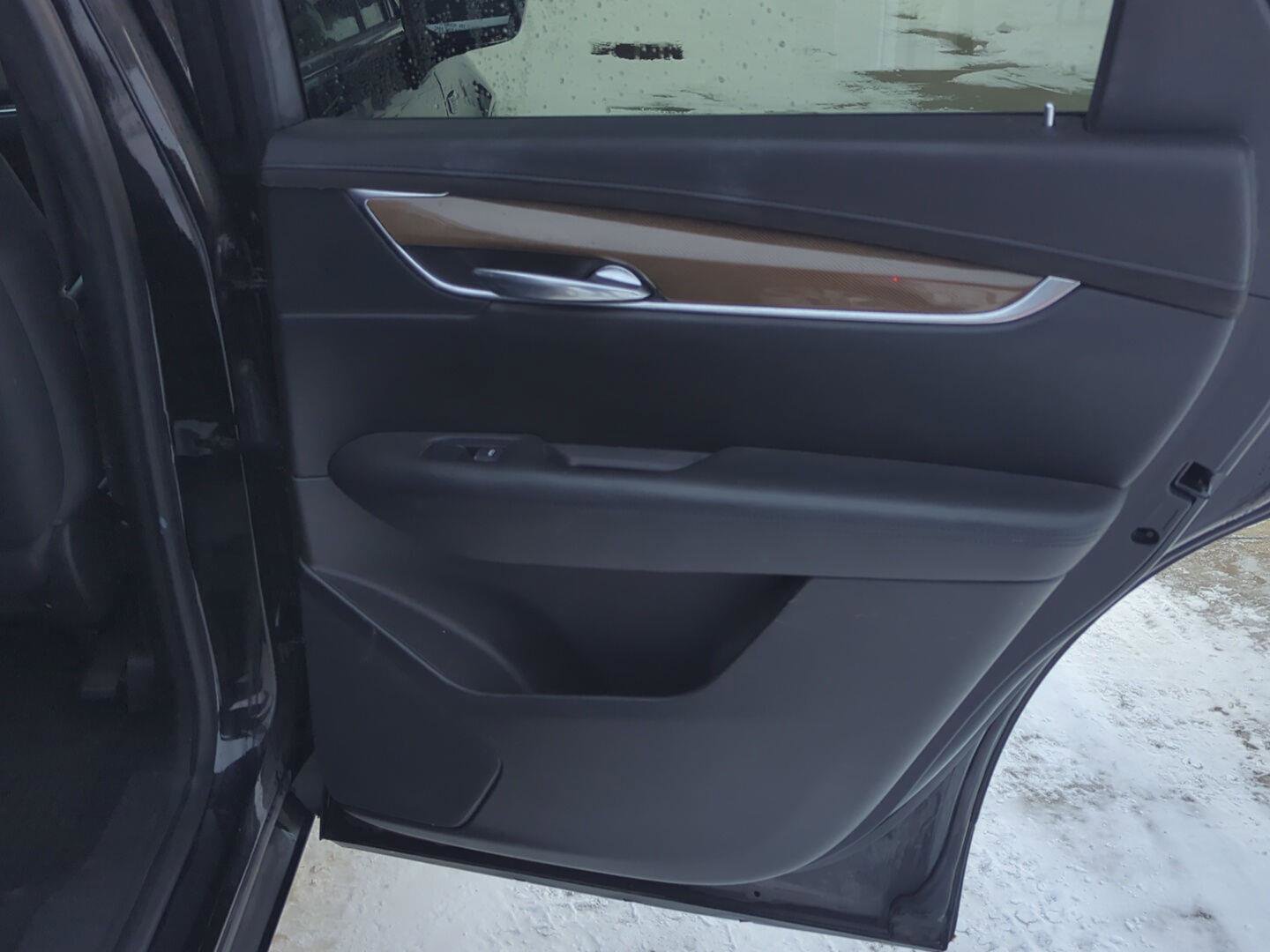 Used 2017 Cadillac XT5 Platinum image 25