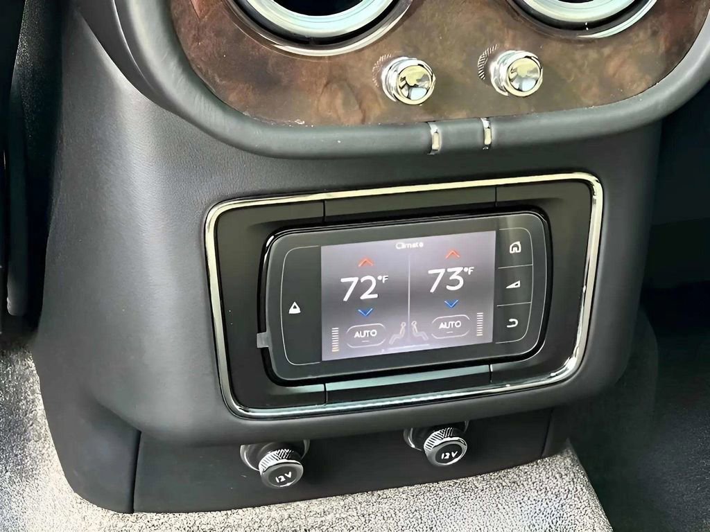 Used 2017 Bentley Bentayga image 22