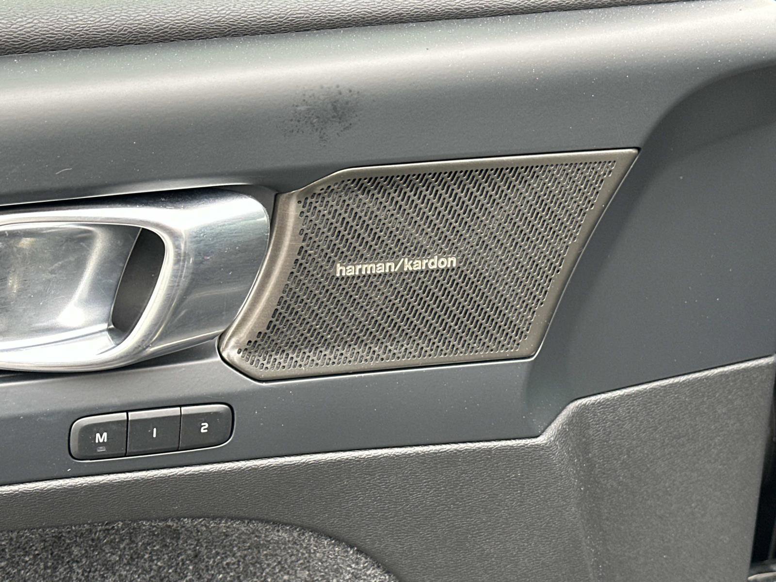 Certified 2023 Volvo C40 P8 Recharge Ultimate image 16