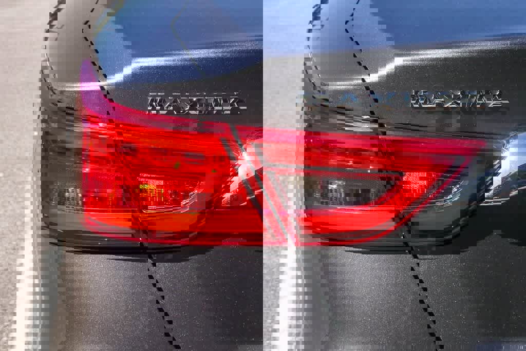 Used 2018 Nissan Maxima Platinum image 12