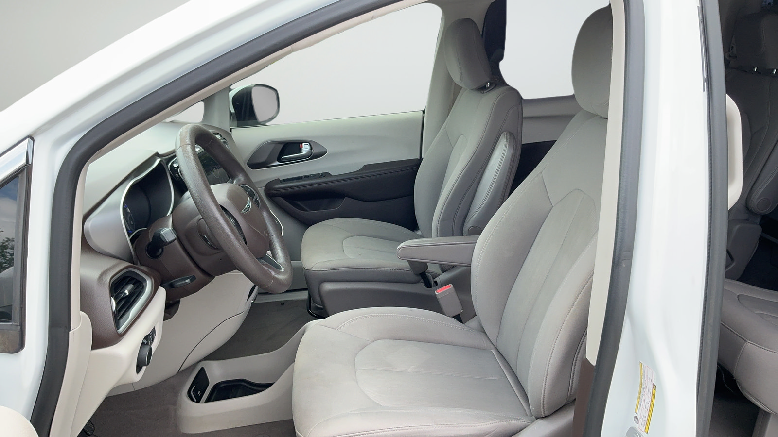 Used 2019 Chrysler Pacifica LX FWD image 37
