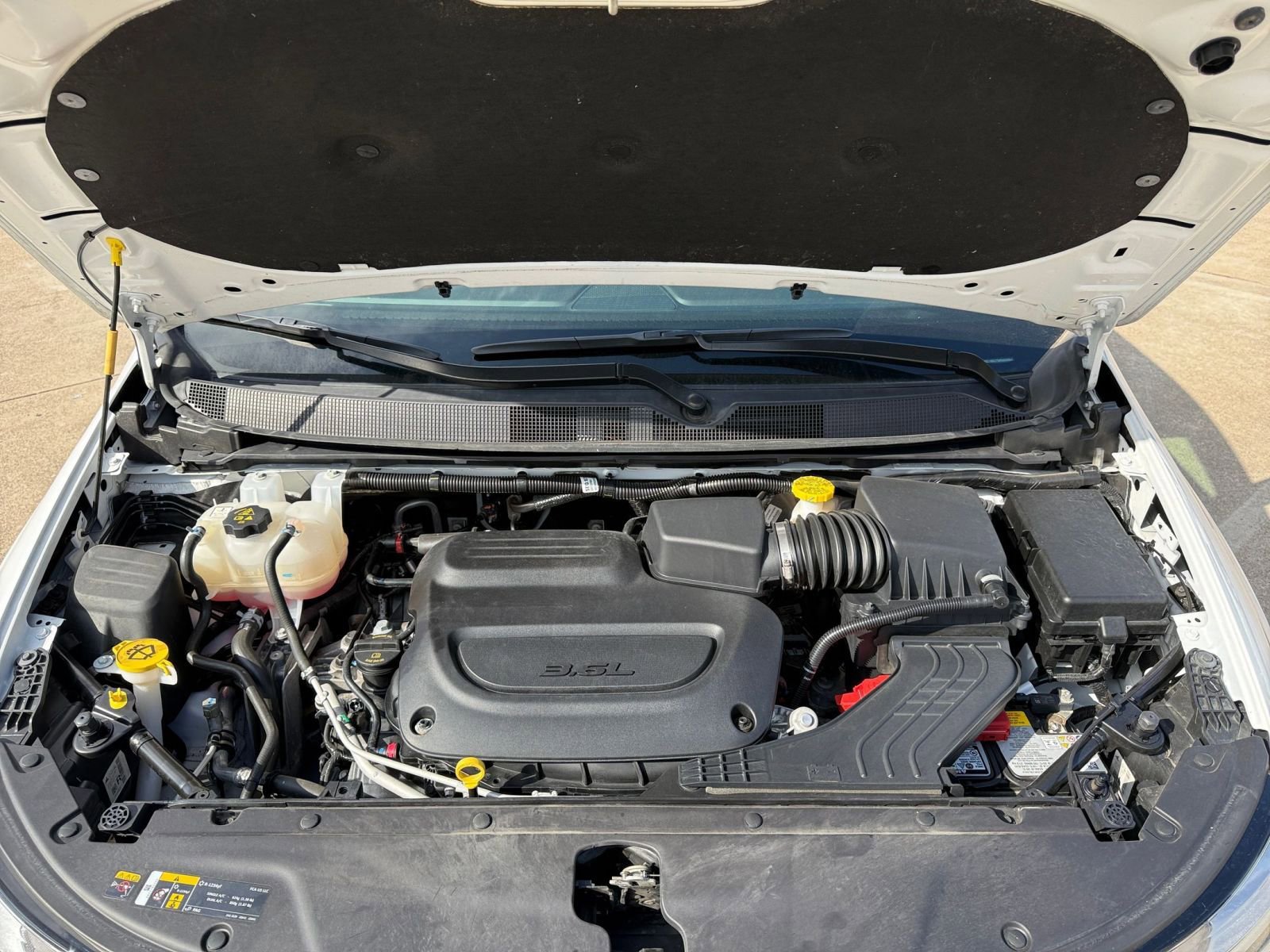 Used 2025 Chrysler Pacifica Select image 34