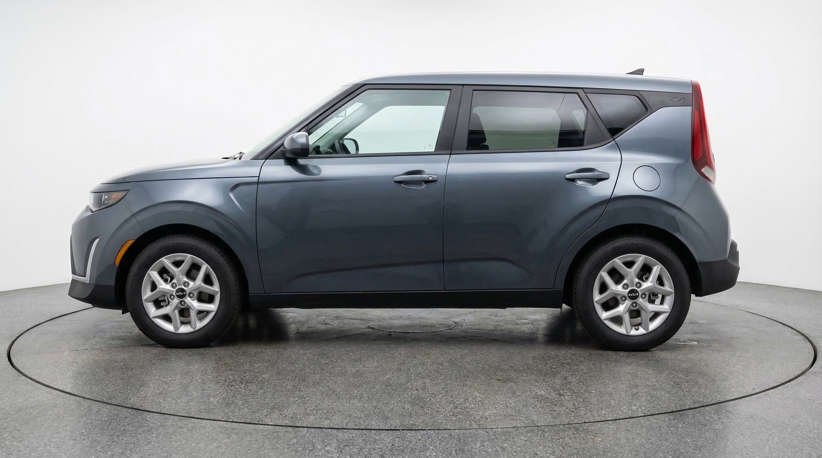Used 2025 Kia Soul LX w/ LX Technology Package image 5