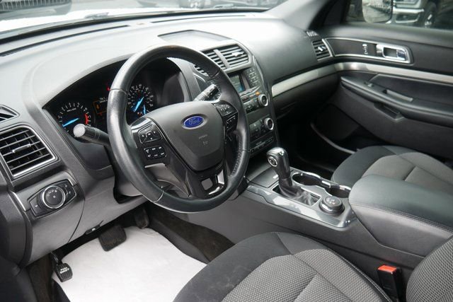 Used 2018 Ford Explorer XLT image 13