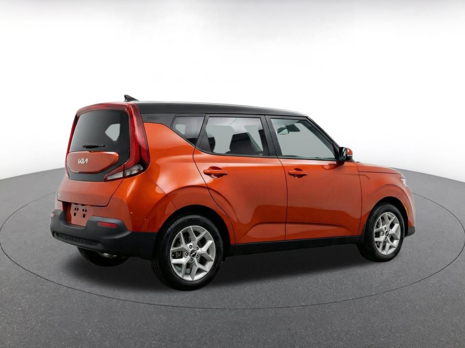 Used 2025 Kia Soul LX w/ LX Technology Package FWD image 9