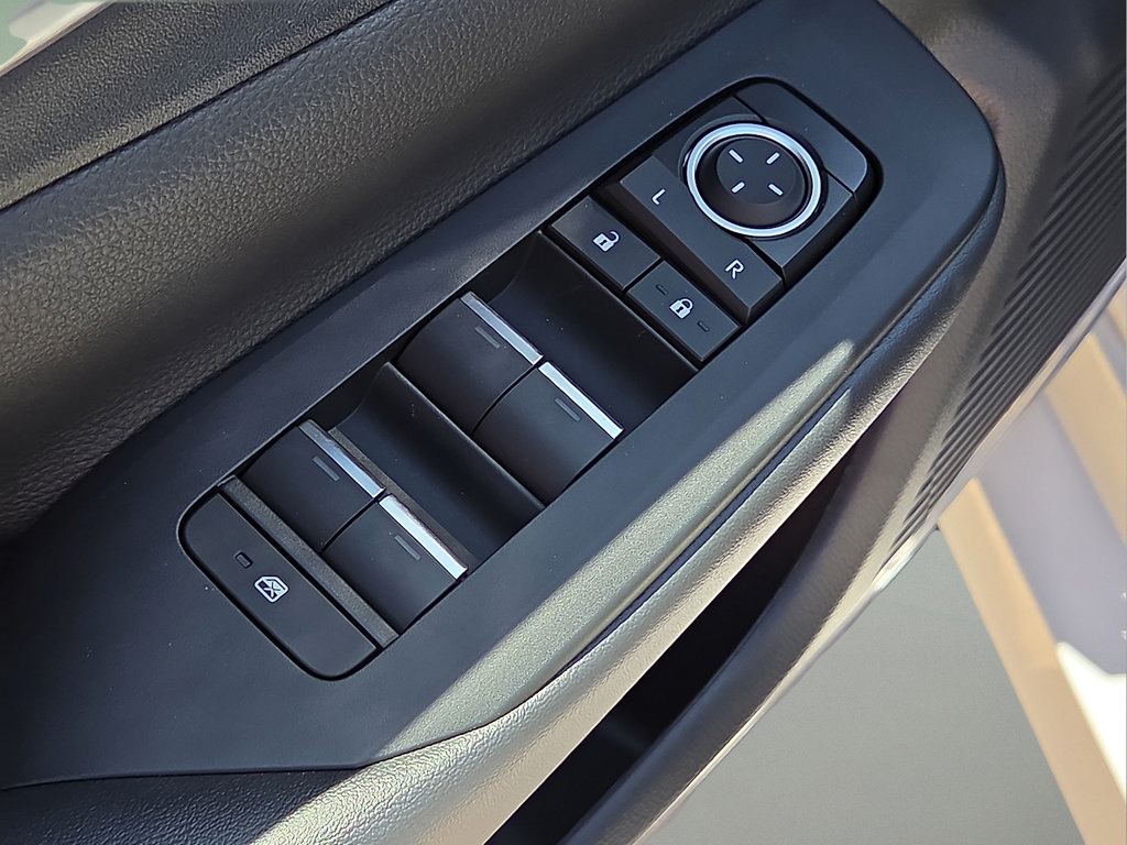 New 2027 Toyota Prius Plug-In Hybrid FWD image 18