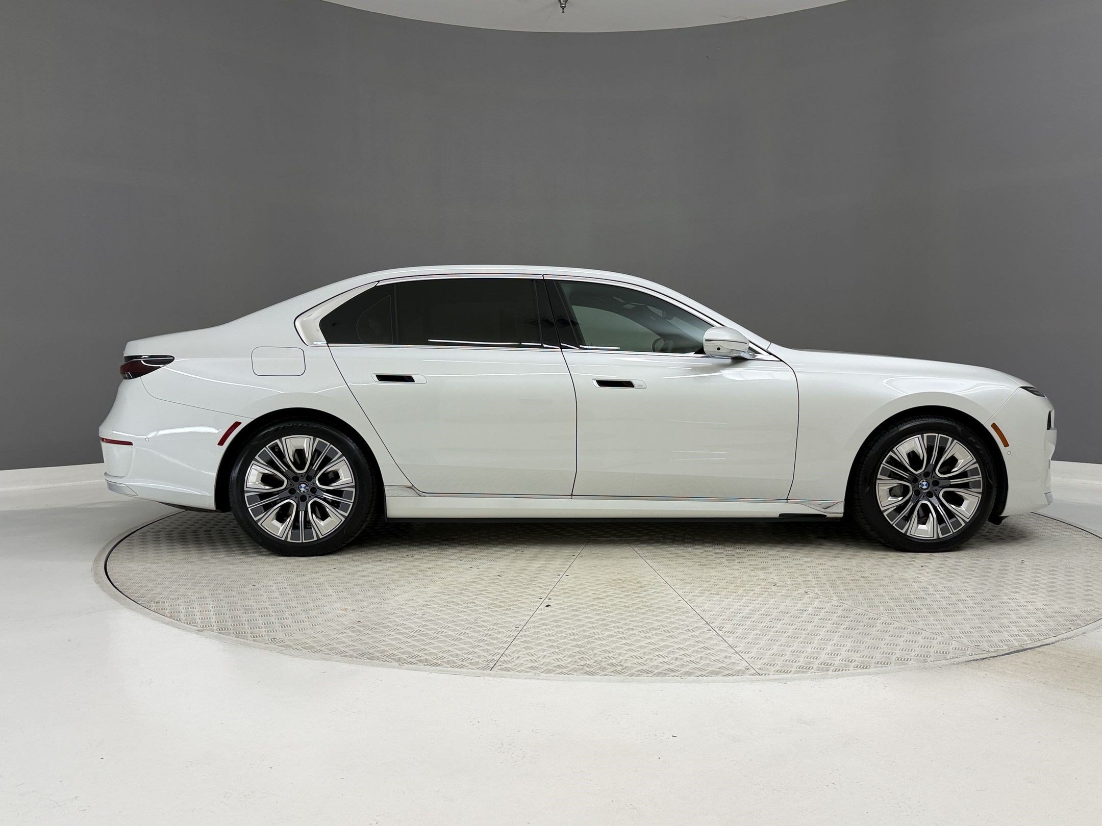 Certified 2023 BMW i7 xDrive60 AWD/4WD image 8