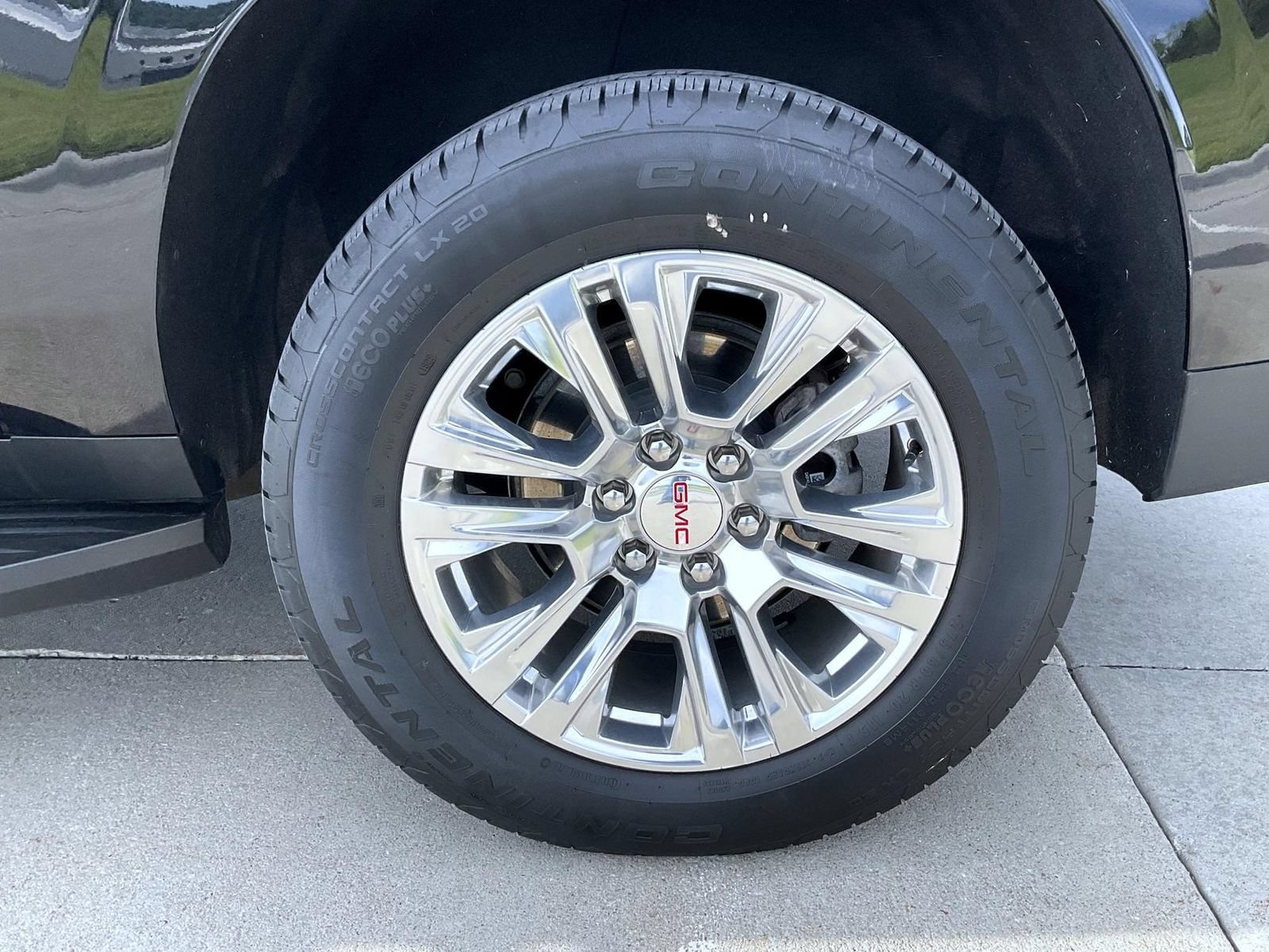 Used 2025 GMC Yukon XL Denali AWD/4WD image 24