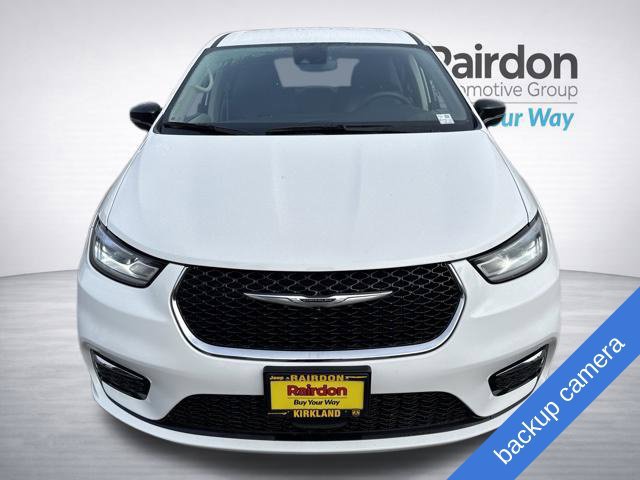 Used 2024 Chrysler Pacifica Limited FWD image 2