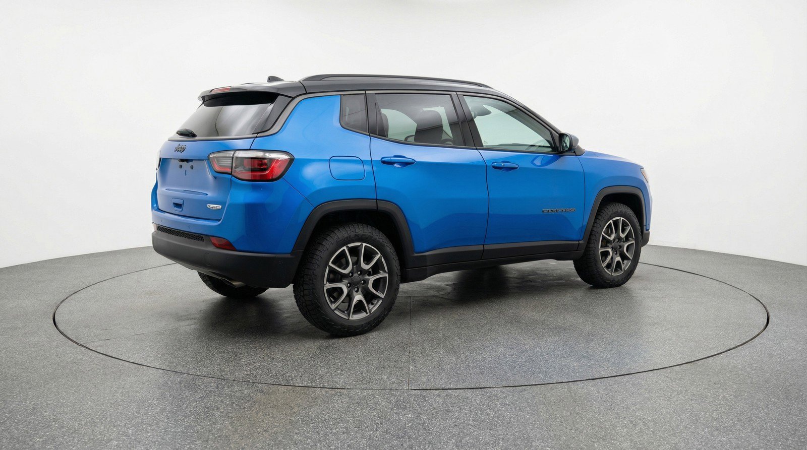 Used 2025 Jeep Compass Trailhawk image 9