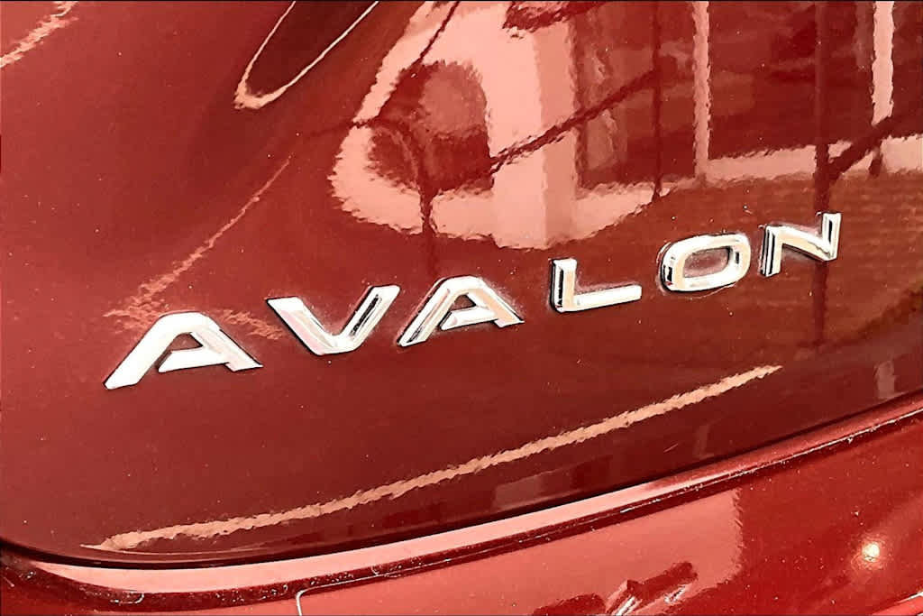 Used 2017 Toyota Avalon XLE Premium image 8