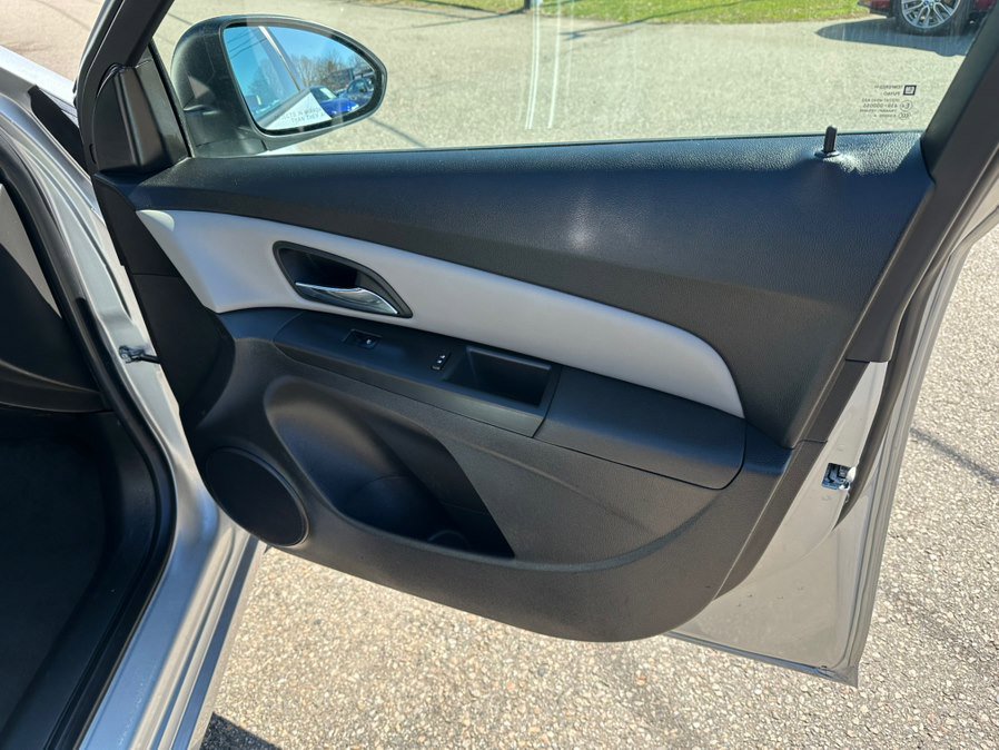 Used 2015 Chevrolet Cruze LS image 10