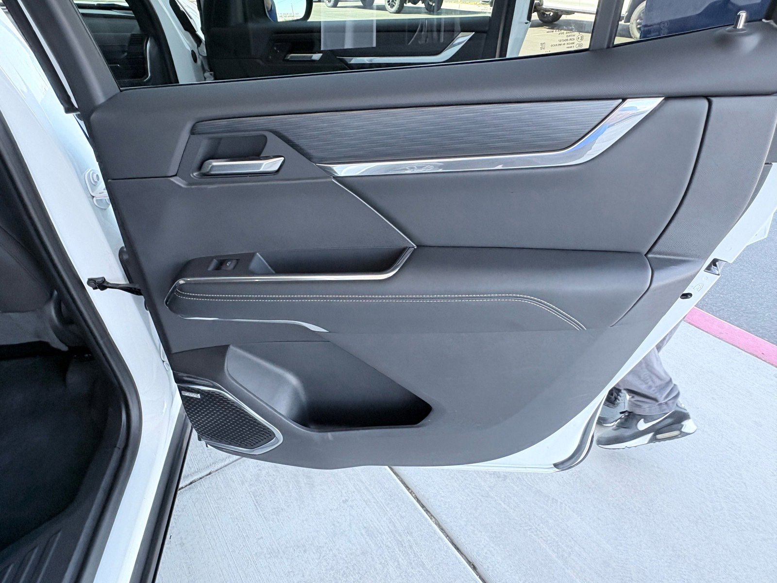 Used 2025 GMC Acadia Elevation image 22