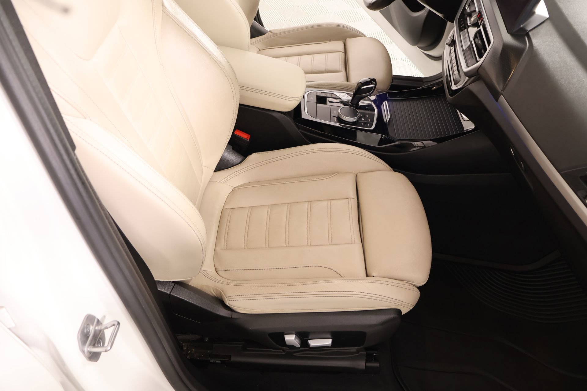 Used 2022 BMW X3 xDrive30i w/ M Sport Package AWD/4WD image 14