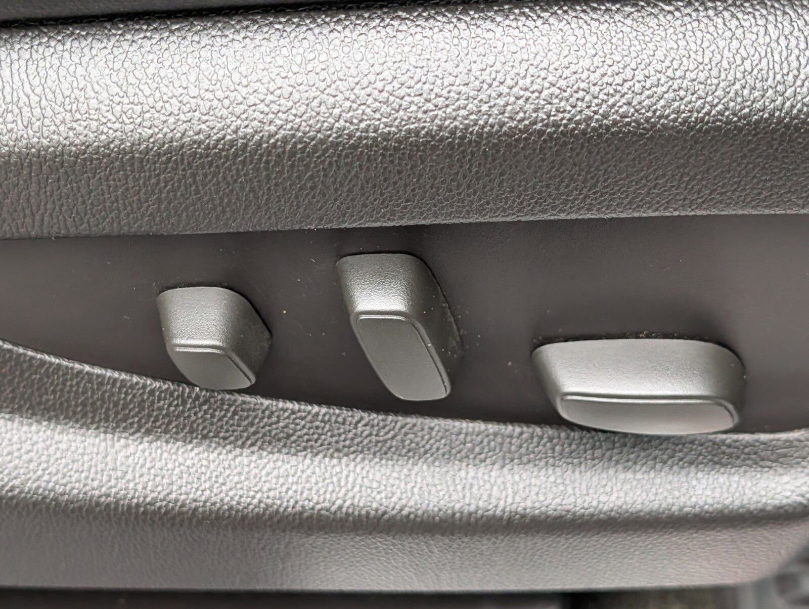 Used 2015 Chevrolet Silverado 2500 LTZ w/ LTZ Plus Package image 26