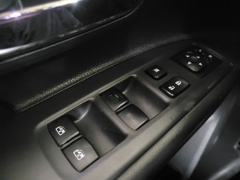 Used 2017 Mitsubishi Outlander SE image 27