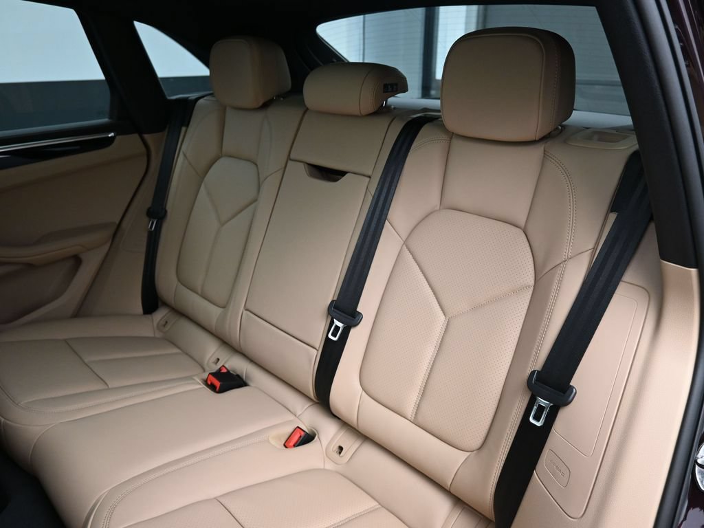 Certified 2026 Porsche Macan AWD/4WD image 21