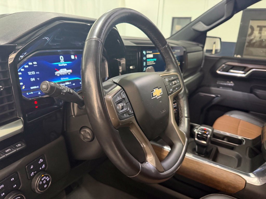 Used 2023 Chevrolet Silverado 1500 High Country w/ High Country Premium Package AWD/4WD image 19