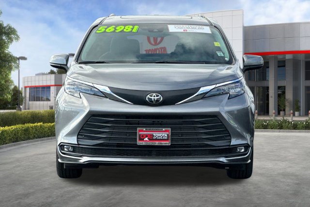 Certified 2026 Toyota Sienna XLE FWD image 11
