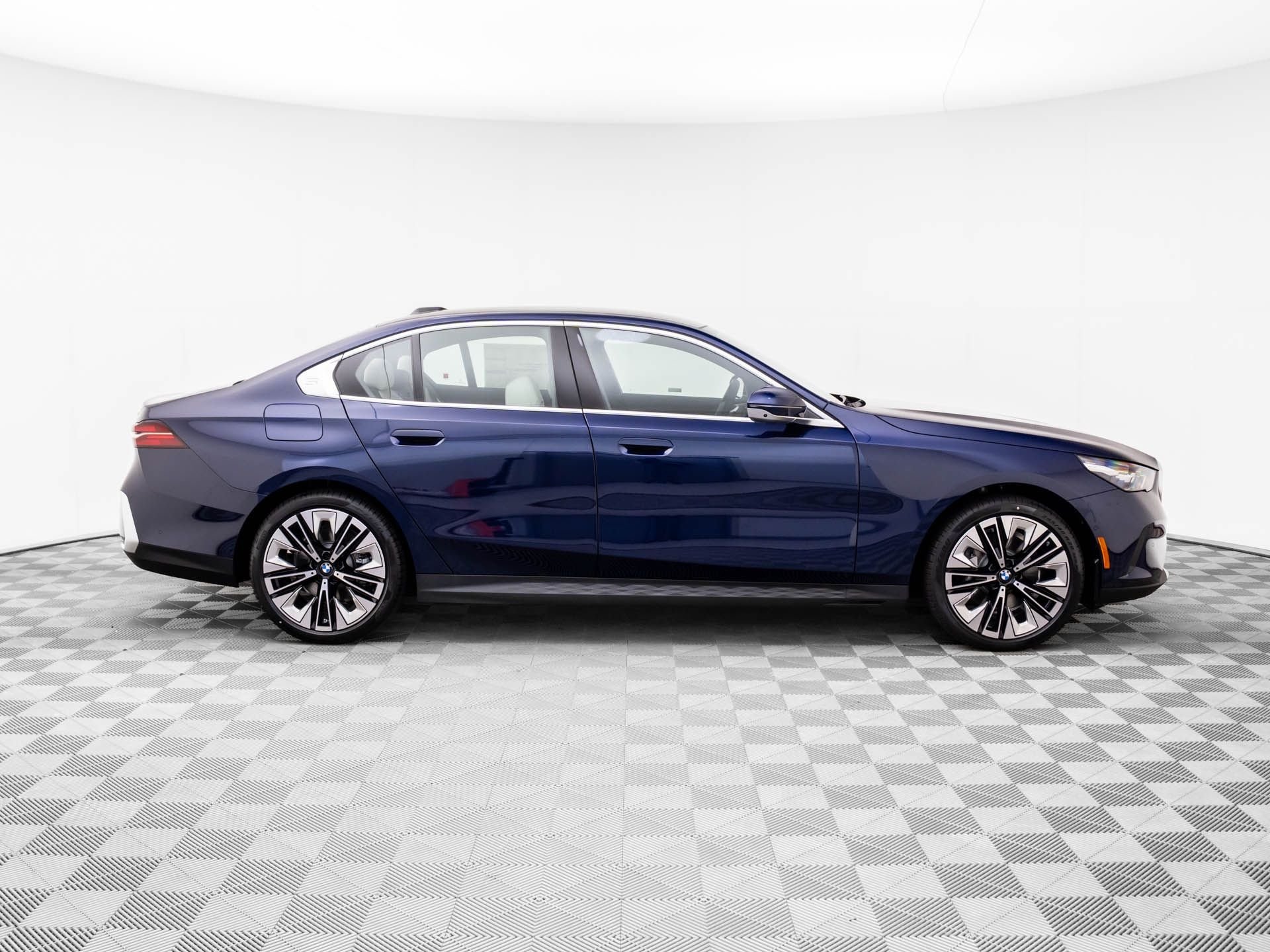 New 2026 BMW 530i xDrive AWD/4WD image 7