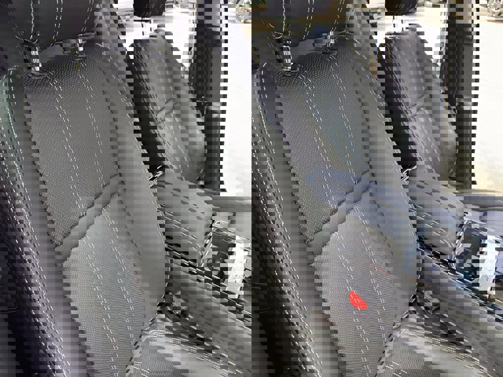 Used 2019 Land Rover Range Rover Velar S image 33